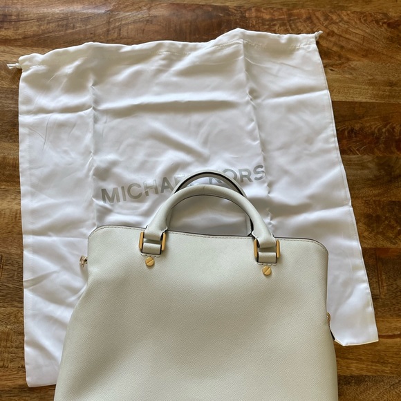Micheal kors white leather. Sally medium. - Picture 2 of 3